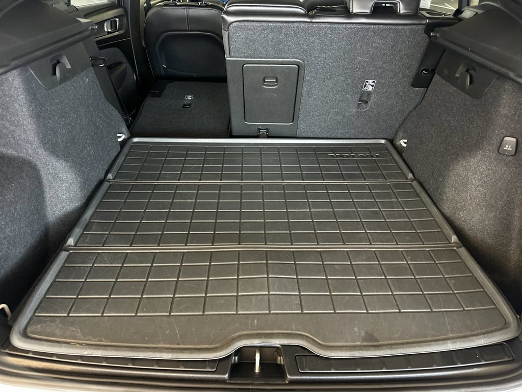 Certified 2023 Volvo XC40 B5 Plus w/ Protection Package Premier AWD/4WD image 14