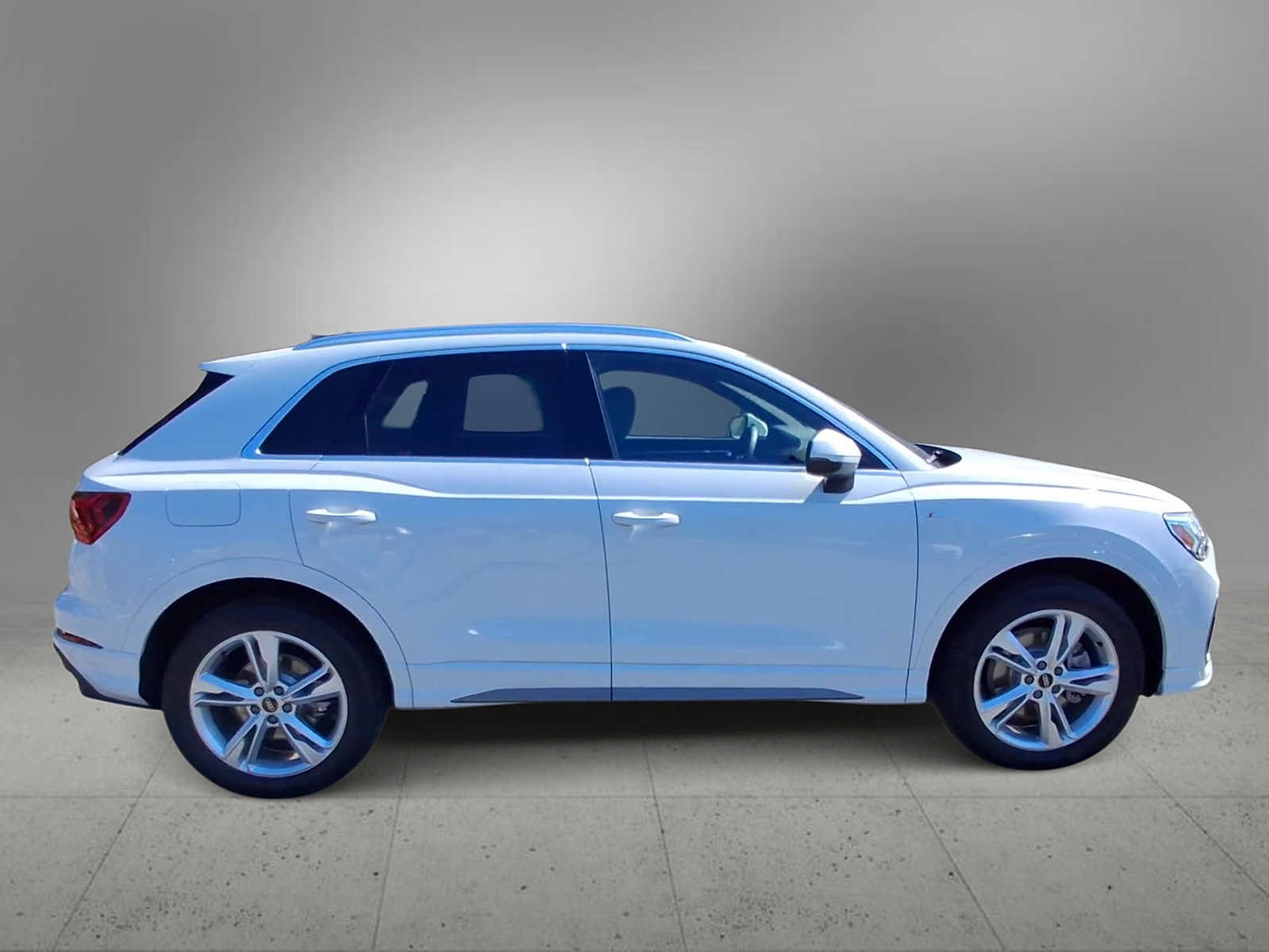 Certified 2024 Audi Q3 2.0T Premium w/ Convenience Package AWD/4WD image 9