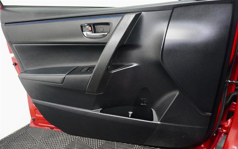 Used 2017 Toyota Corolla SE w/ Body Protection Package image 31