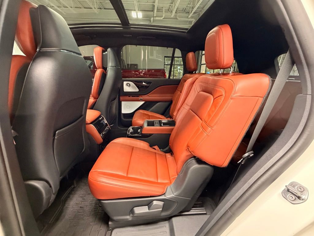 Used 2025 Lincoln Aviator Reserve w/ Luxury Package AWD/4WD image 17