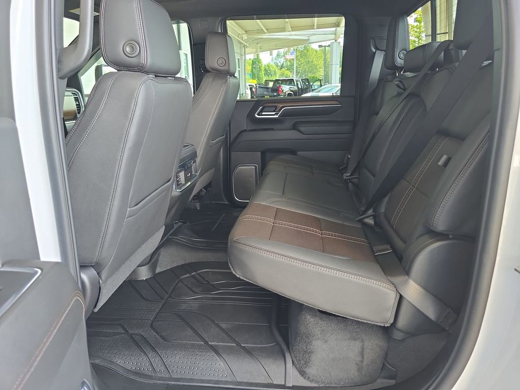 Certified 2025 Chevrolet Silverado 3500 High Country w/ Technology Package image 32