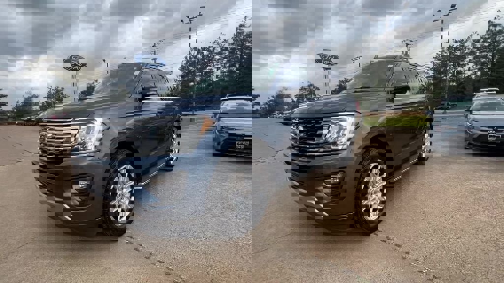 Used 2018 Ford Expedition XLT w/ Equipment Group 202A image 2