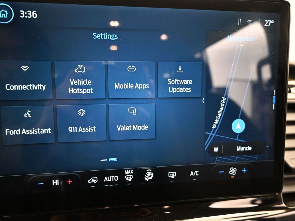 Used 2023 Ford Transit 350 XLT image 29