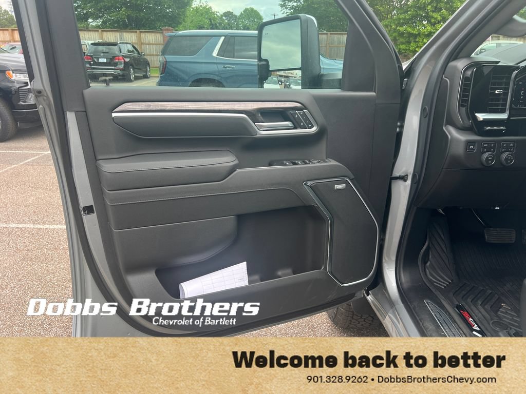 New 2026 Chevrolet Silverado 2500 LTZ w/ LTZ Premium Package AWD/4WD image 12