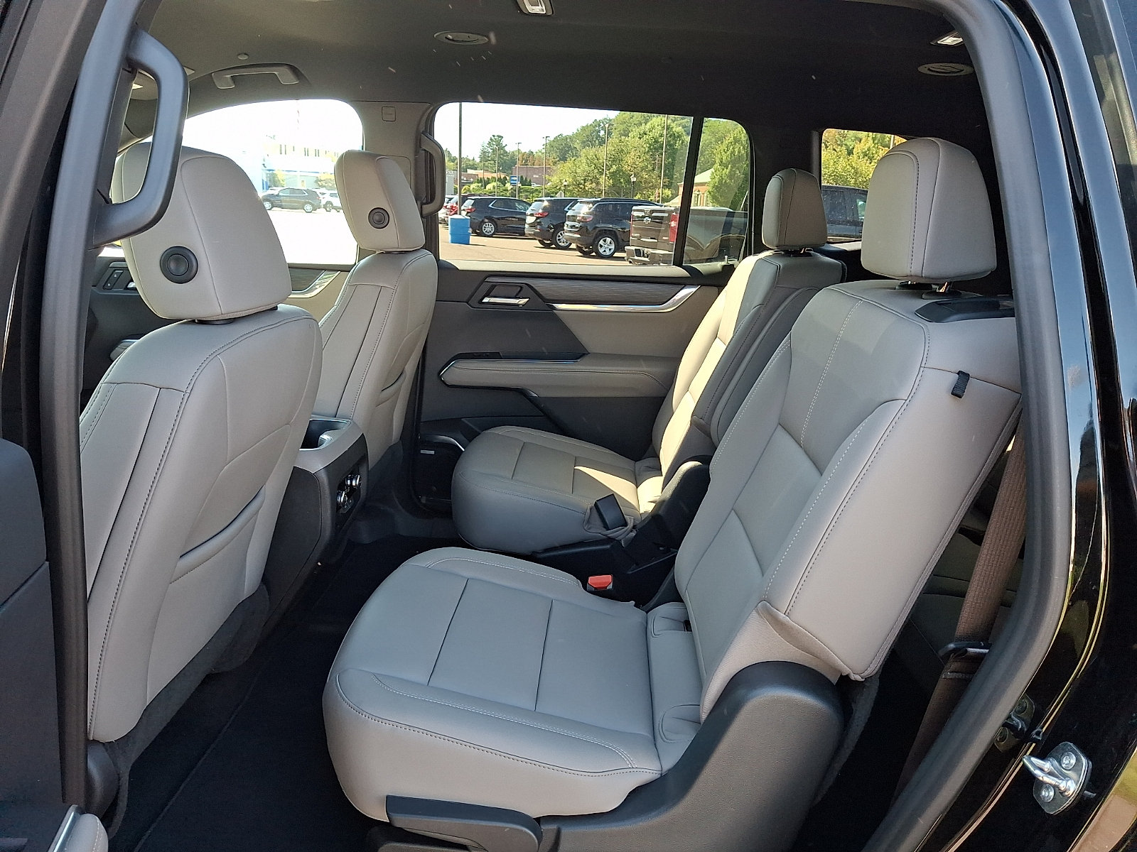 Used 2026 GMC Acadia Elevation w/ Elevation Premium Package FWD image 11