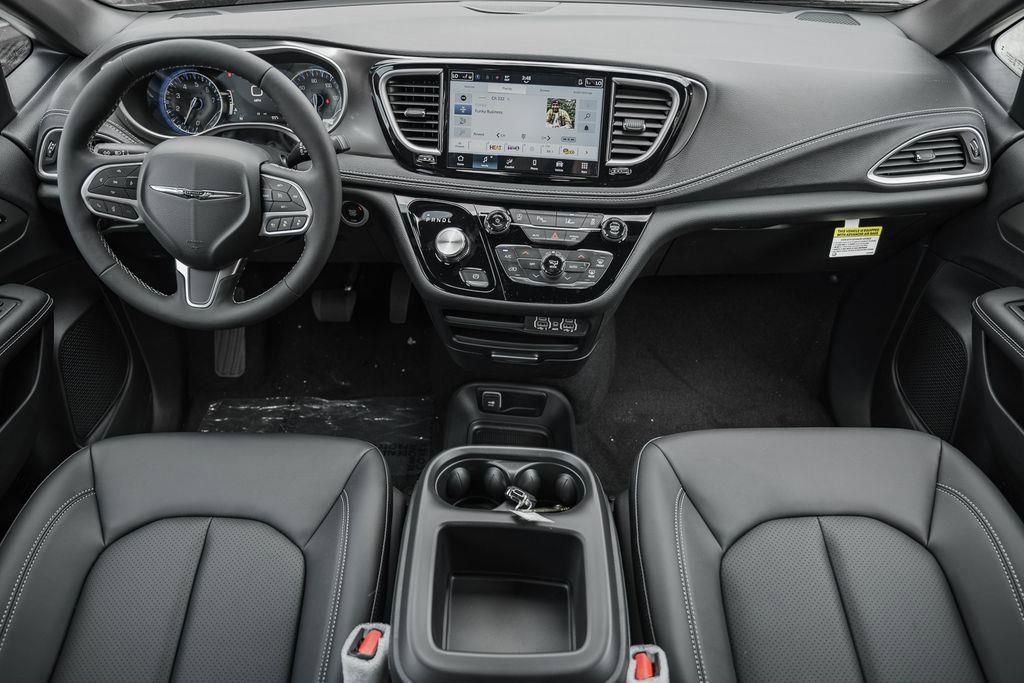 New 2025 Chrysler Pacifica Select FWD image 17