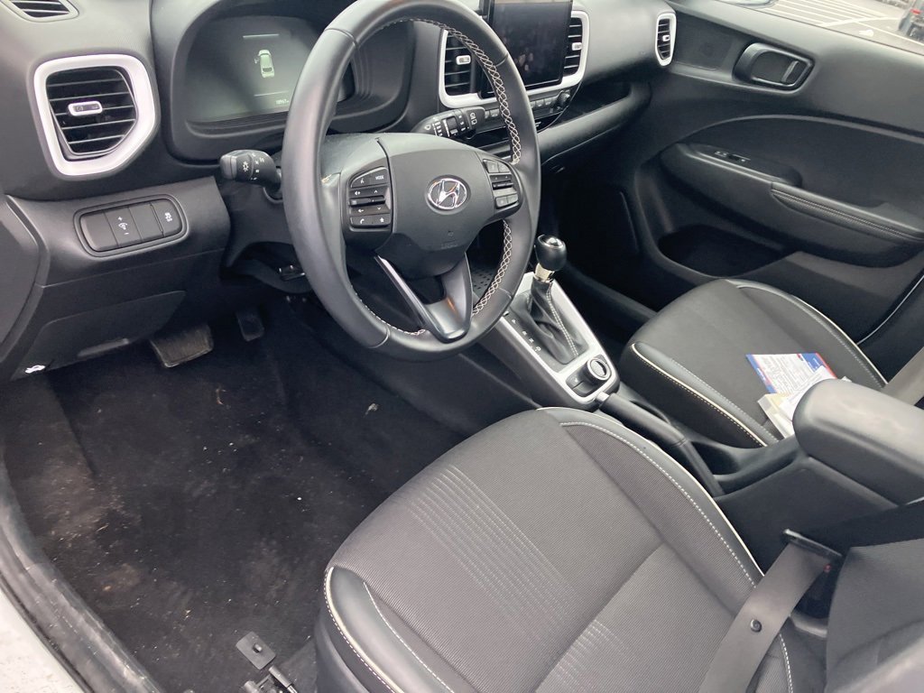 Used 2025 Hyundai Venue Limited image 5