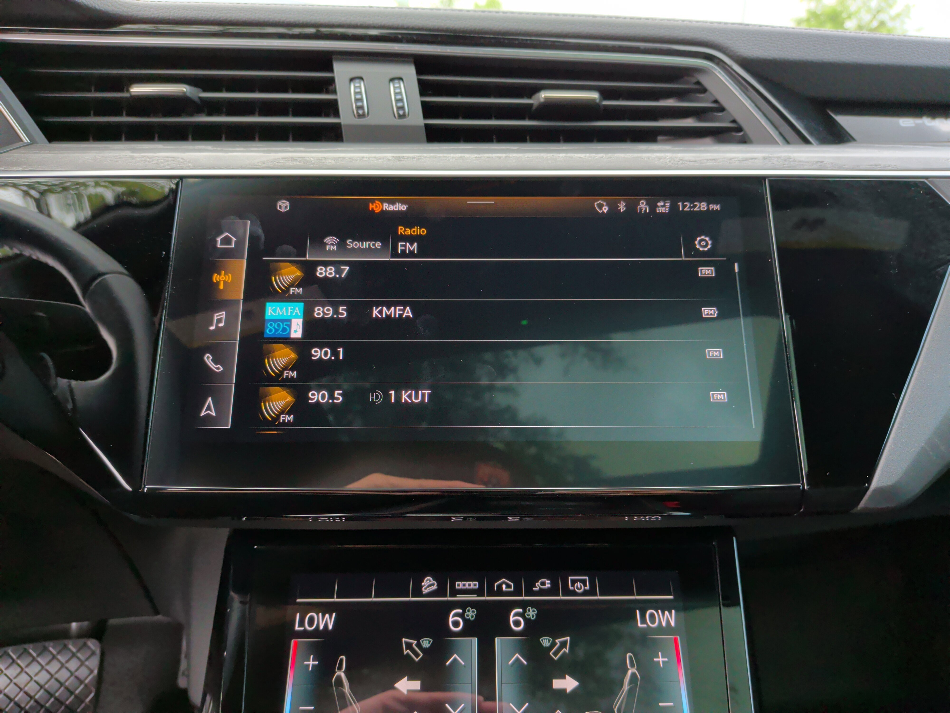 Used 2023 Audi e-tron Premium Plus image 20