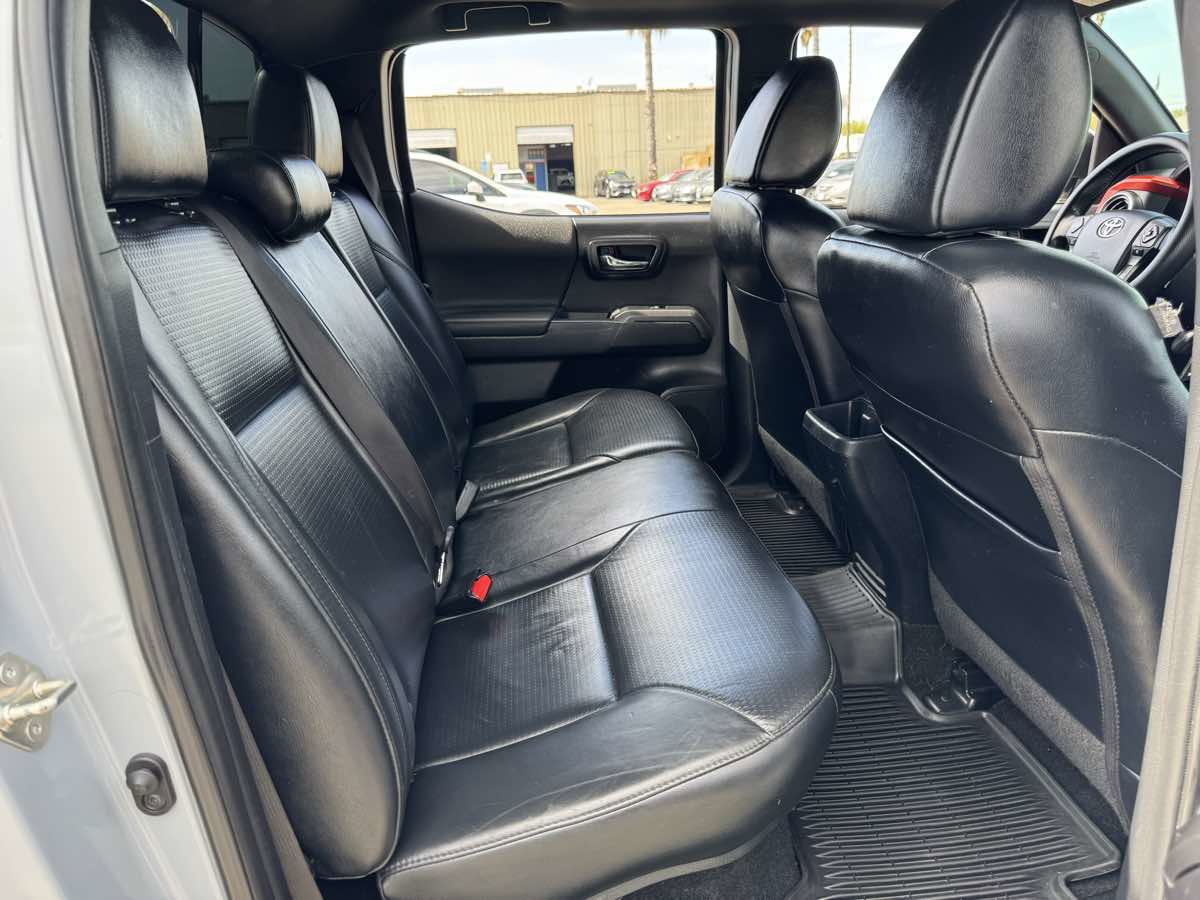 Used 2019 Toyota Tacoma TRD Sport w/ TRD Premium Sport Package image 17