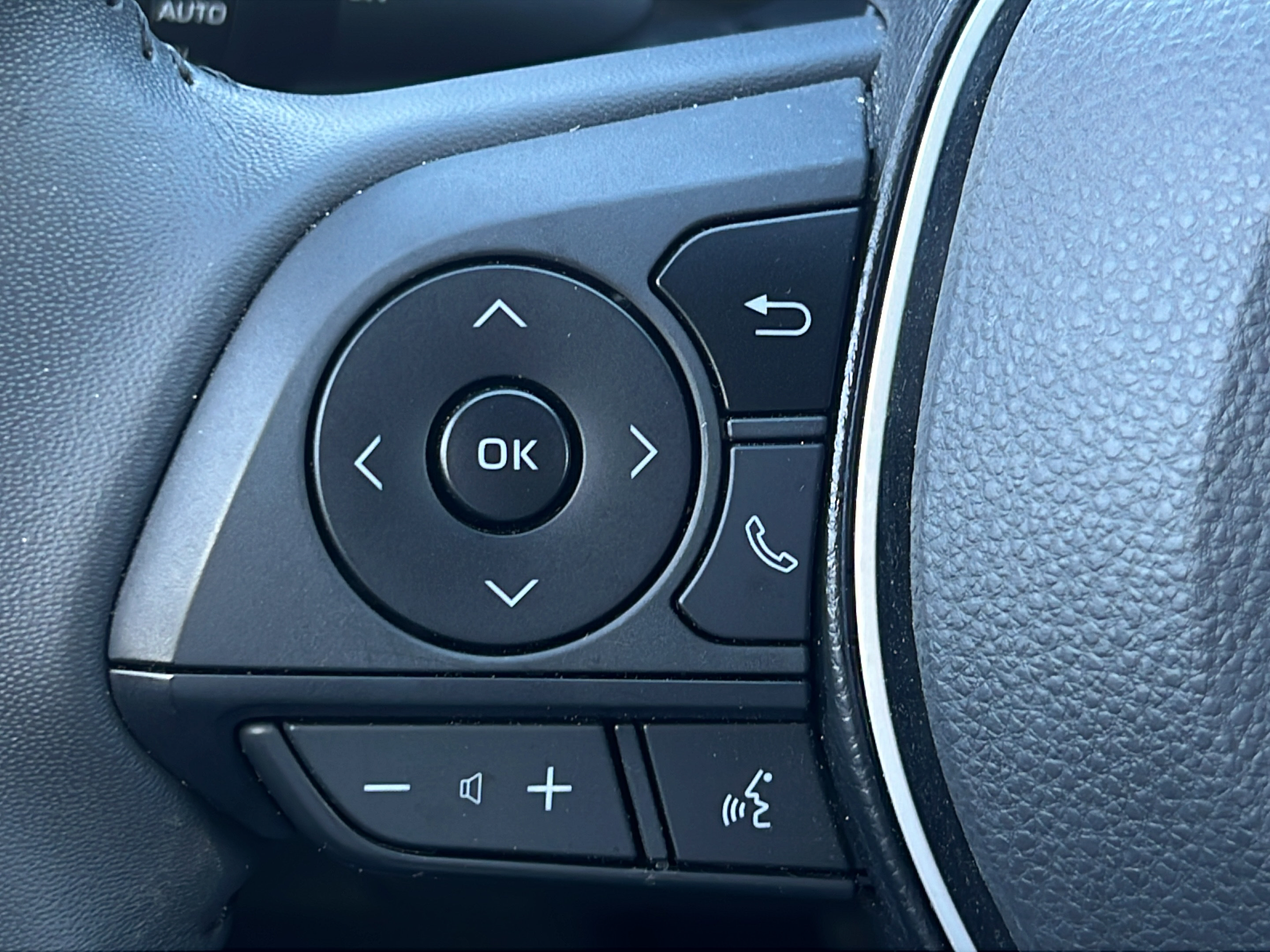 Used 2022 Toyota RAV4 XLE Premium AWD/4WD image 20