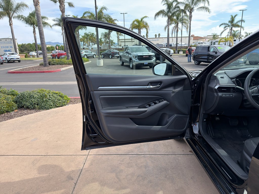 Used 2023 Nissan Altima 2.5 SV image 11