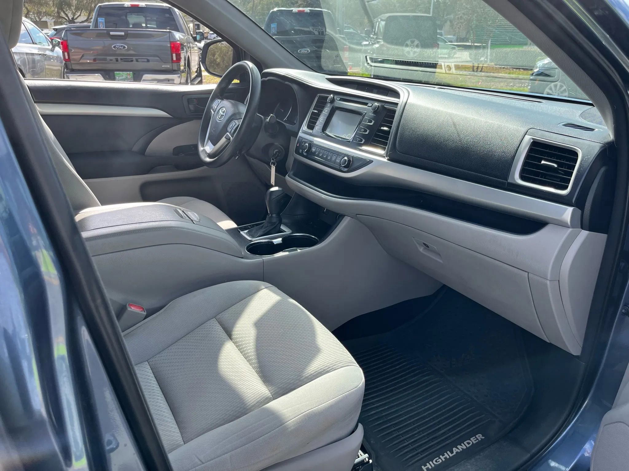 Used 2015 Toyota Highlander LE FWD image 19