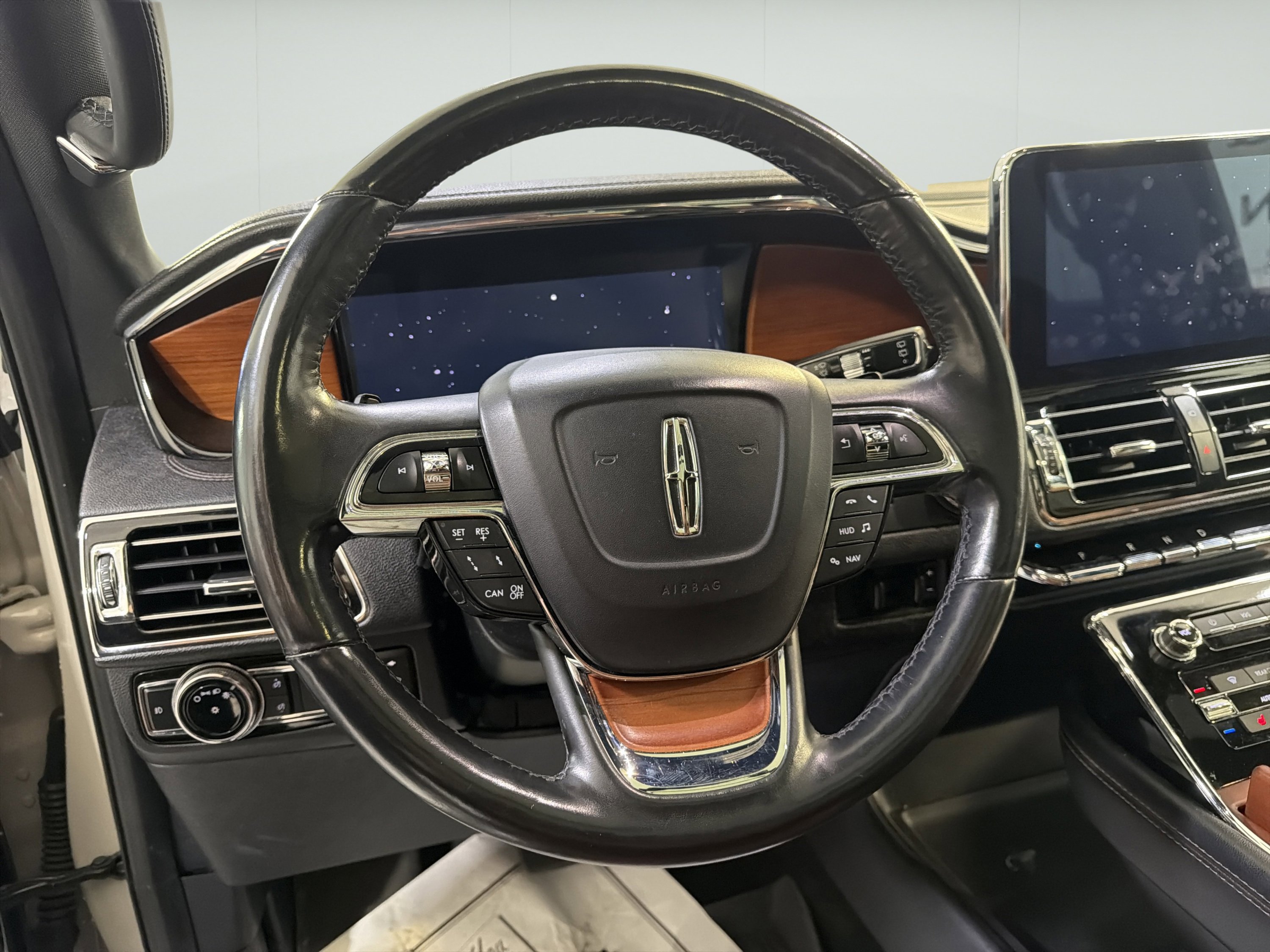 Used 2020 Lincoln Navigator L Reserve w/ Luxury Package AWD/4WD image 12