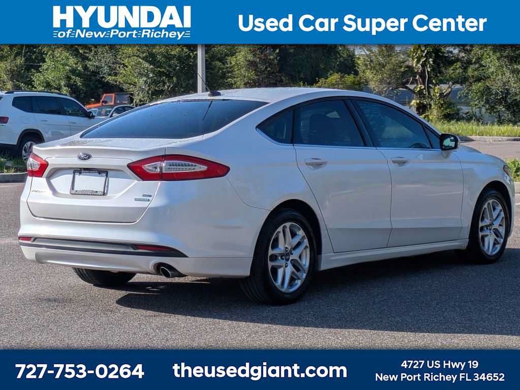 Used 2014 Ford Fusion SE FWD image 5