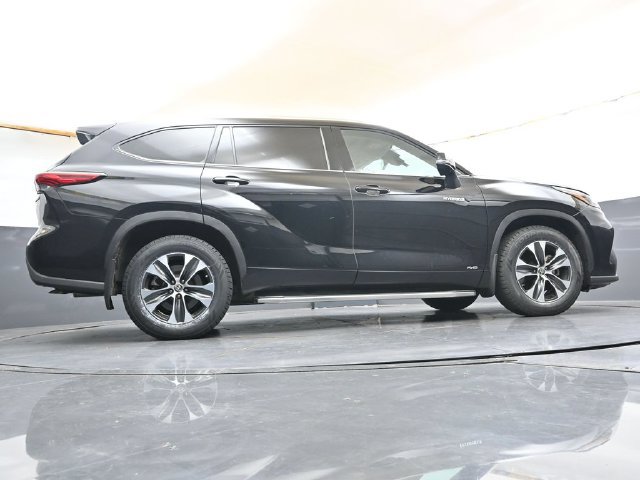 Used 2021 Toyota Highlander XLE AWD/4WD image 35