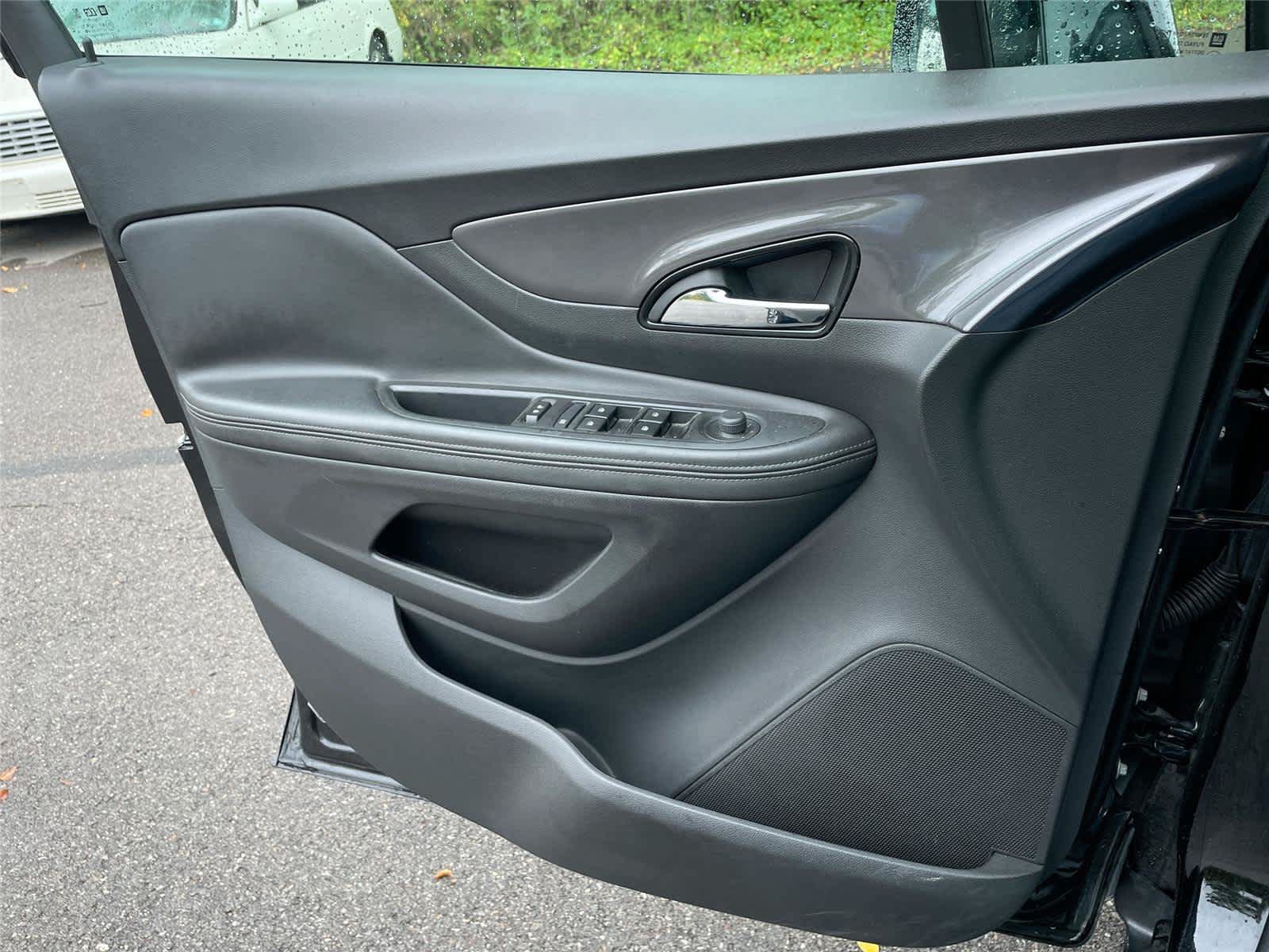 Used 2018 Buick Encore Essence FWD image 18