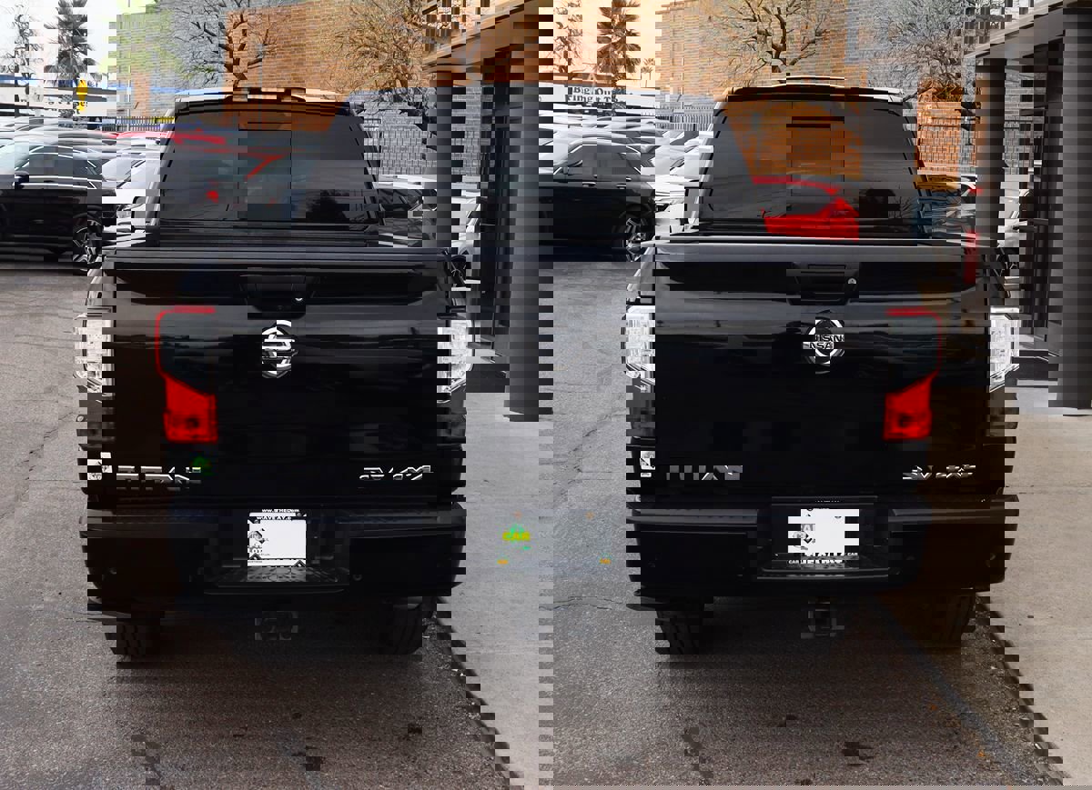 Used 2020 Nissan Titan SV w/ SV Convenience Package image 11