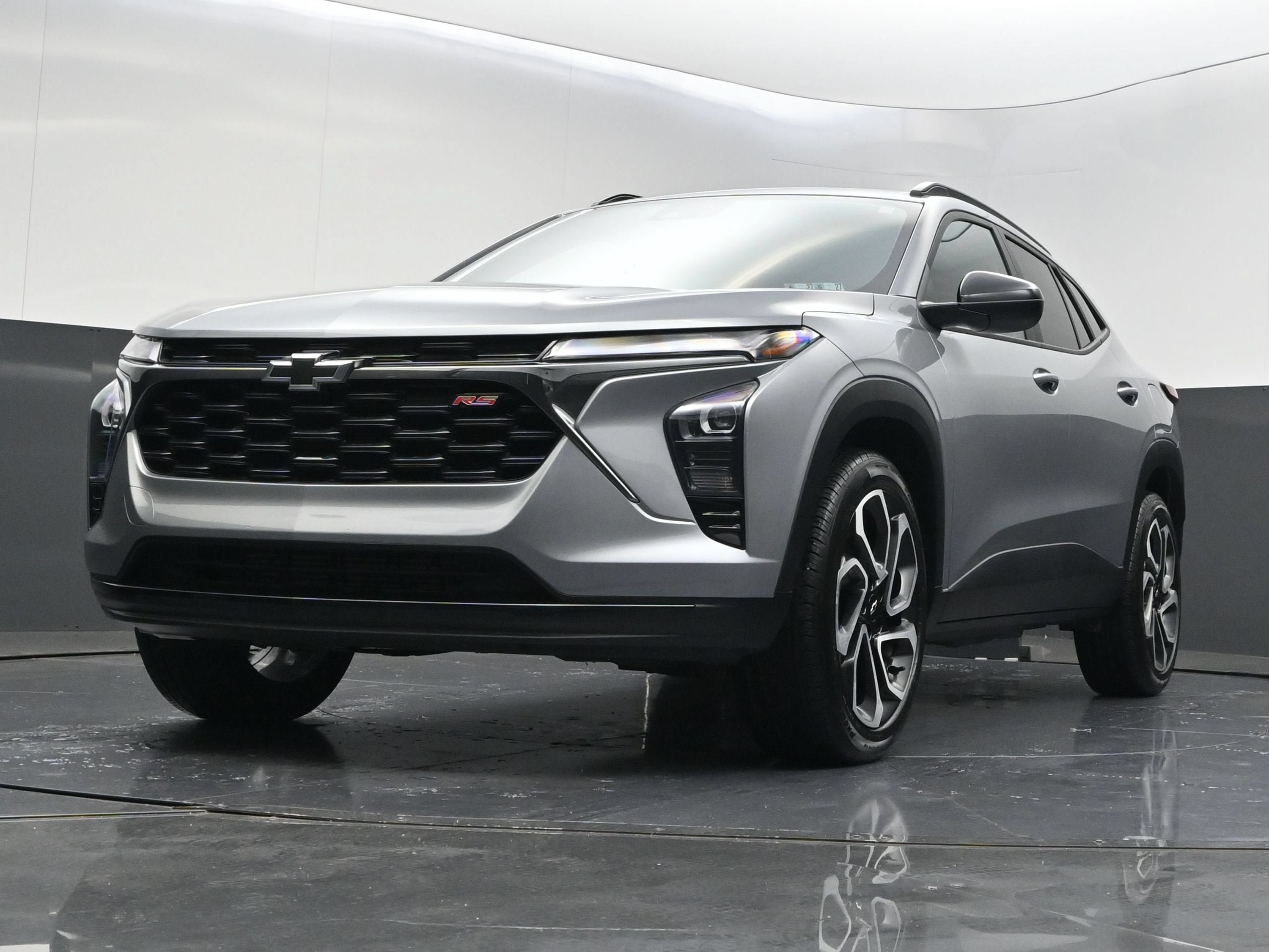 Used 2025 Chevrolet Trax RS w/ Sunroof Package FWD image 39