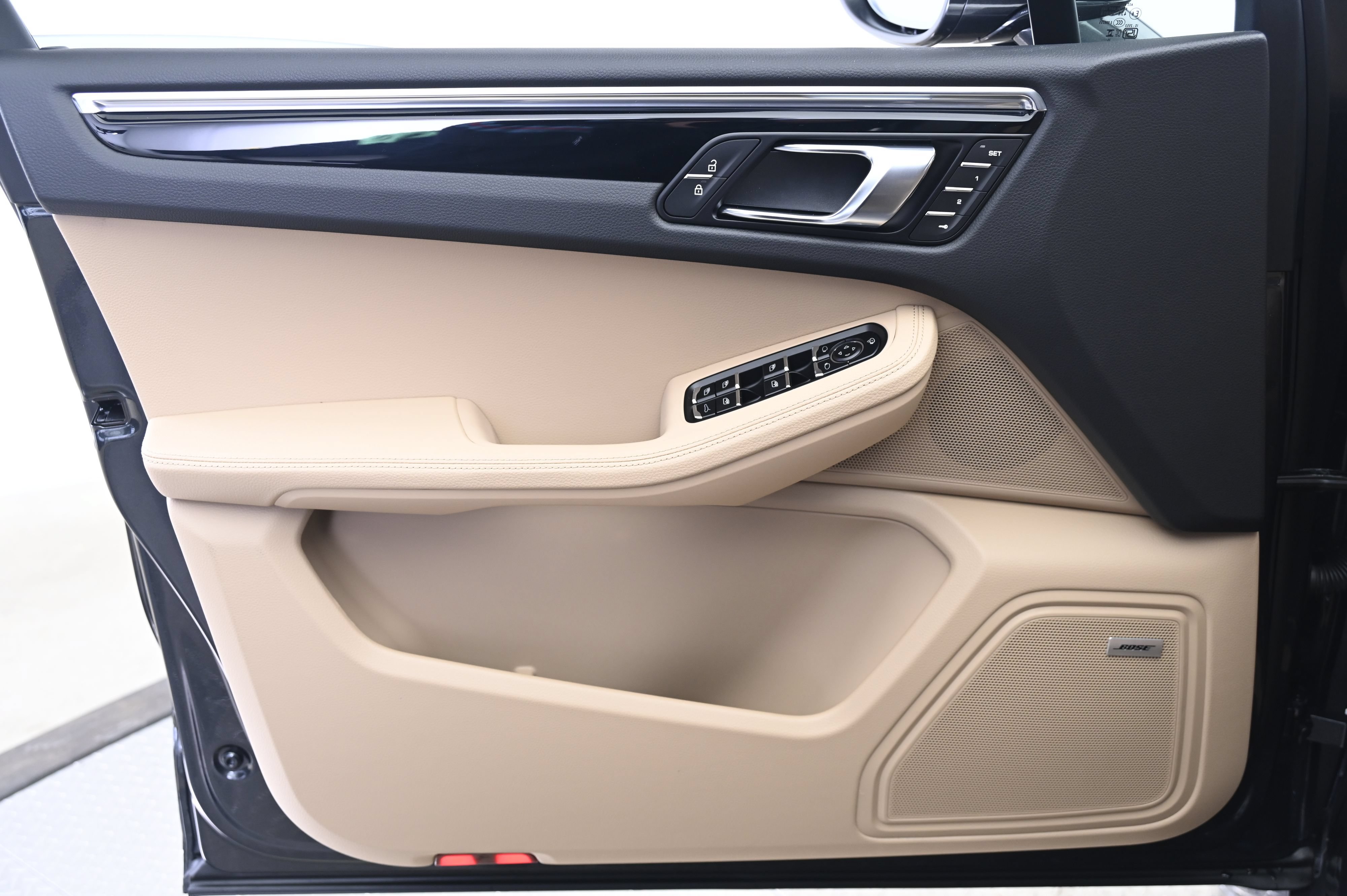 Certified 2026 Porsche Macan AWD/4WD image 26