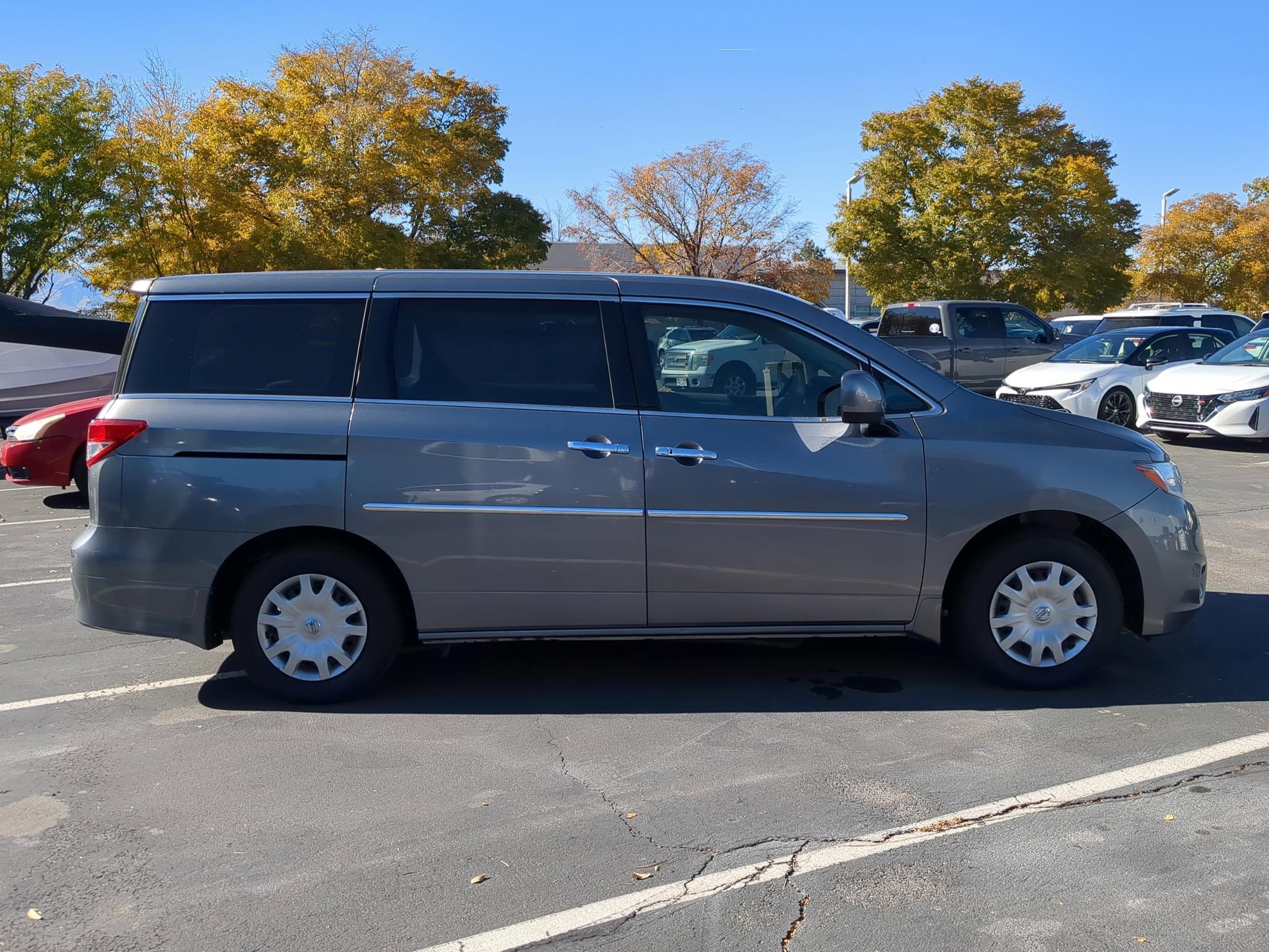 Used 2015 Nissan Quest S image 2