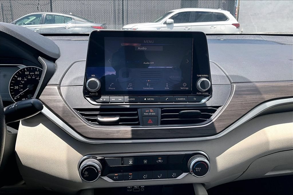 Used 2025 Nissan Altima 2.5 SV FWD image 9