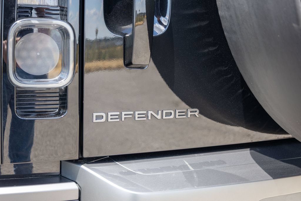 Used 2023 Land Rover Defender 110 V8 AWD/4WD image 84