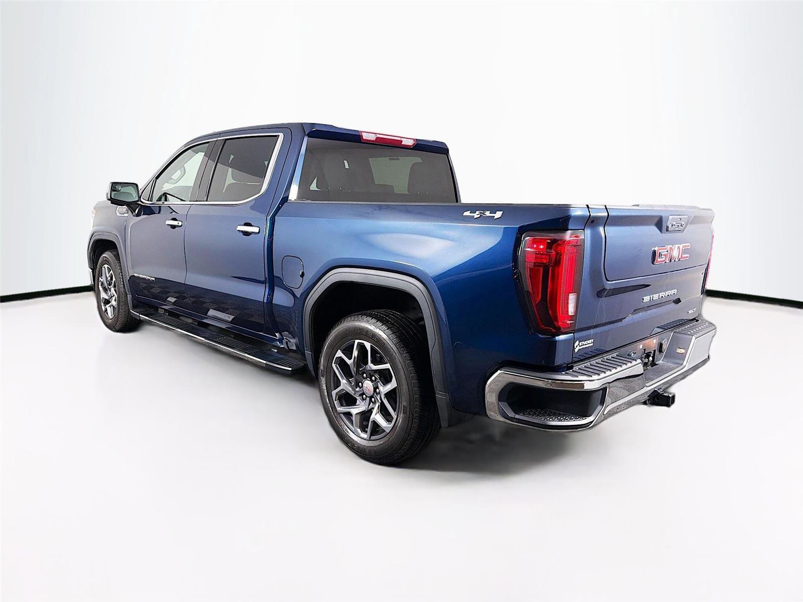 Used 2023 GMC Sierra 1500 SLT w/ SLT Premium Package image 5