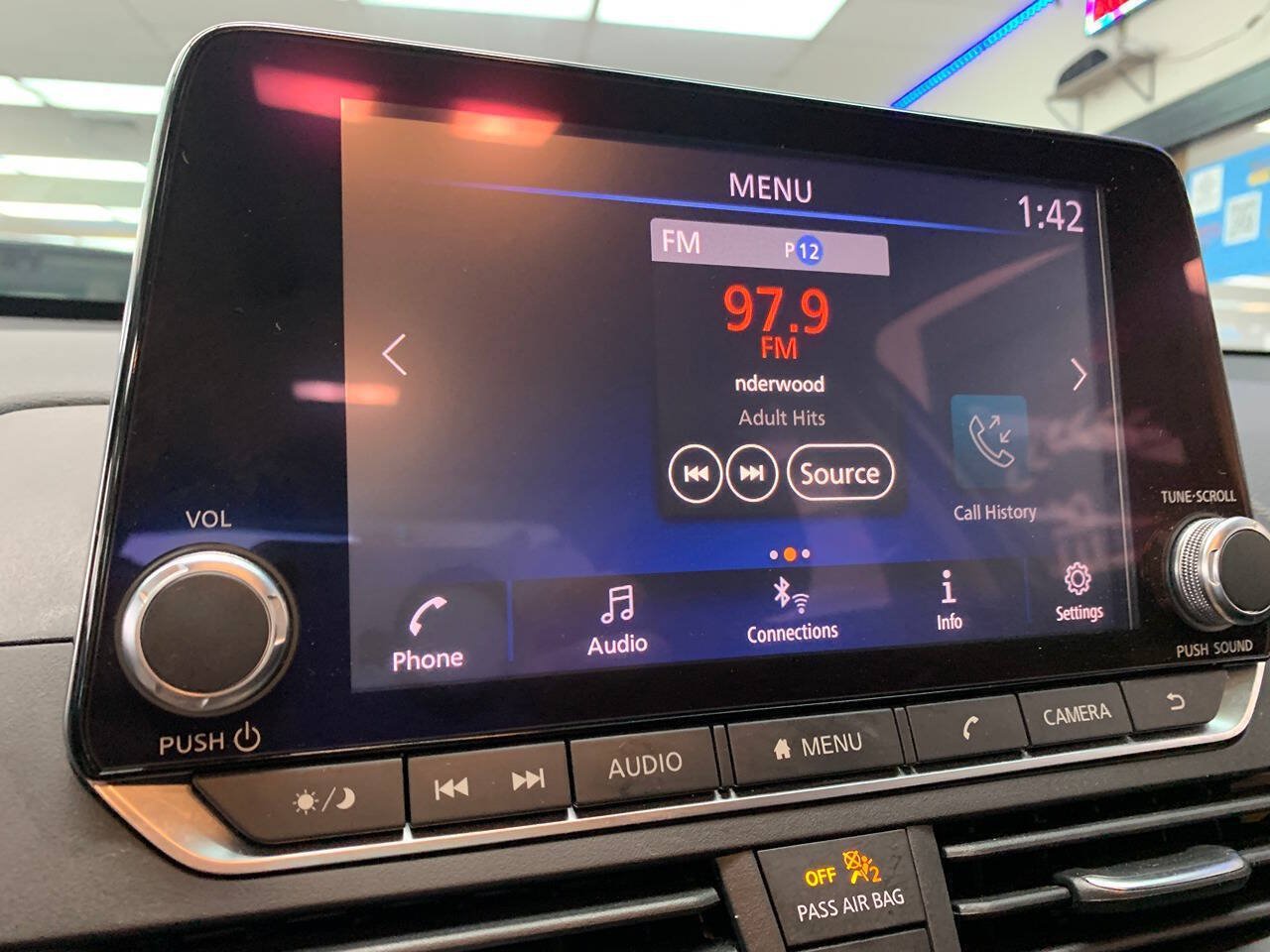 Used 2020 Nissan Altima 2.5 S FWD image 16