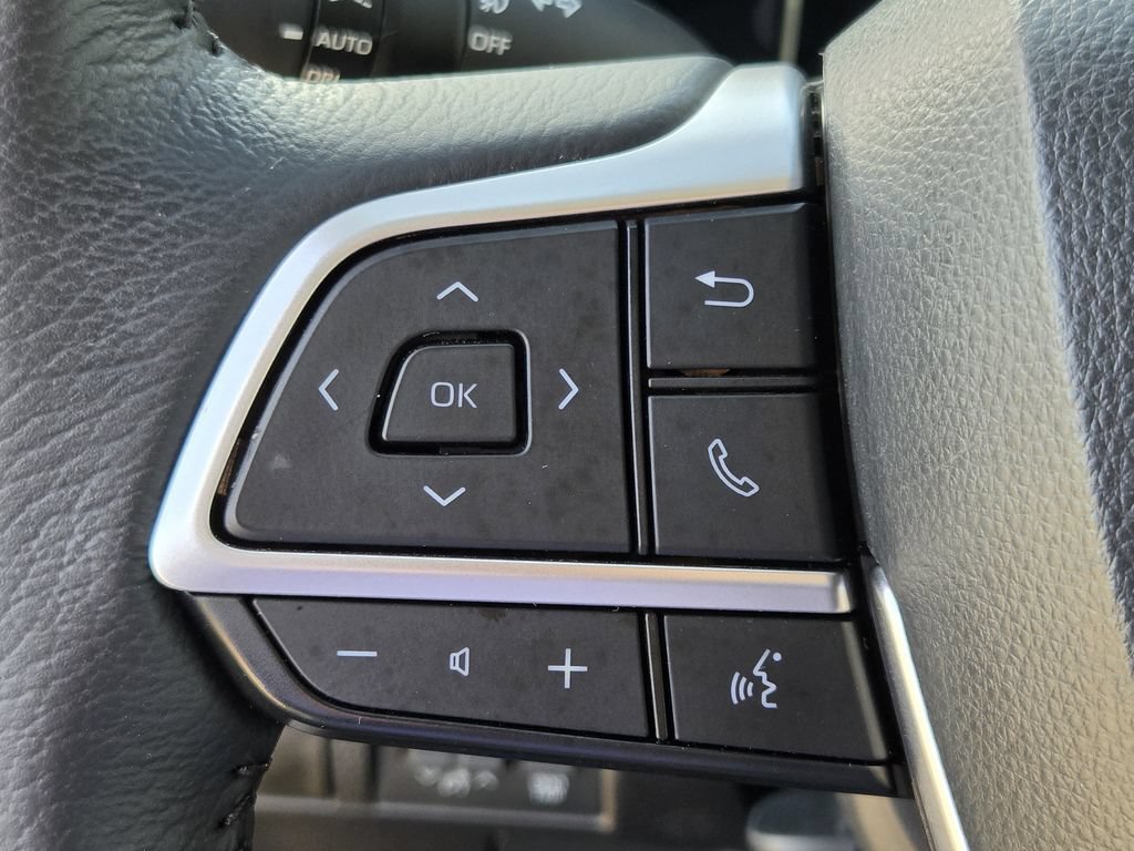 Used 2026 Toyota Sienna XLE FWD image 24