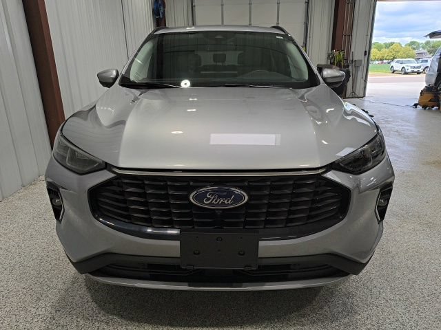 Used 2023 Ford Escape Platinum AWD/4WD image 3