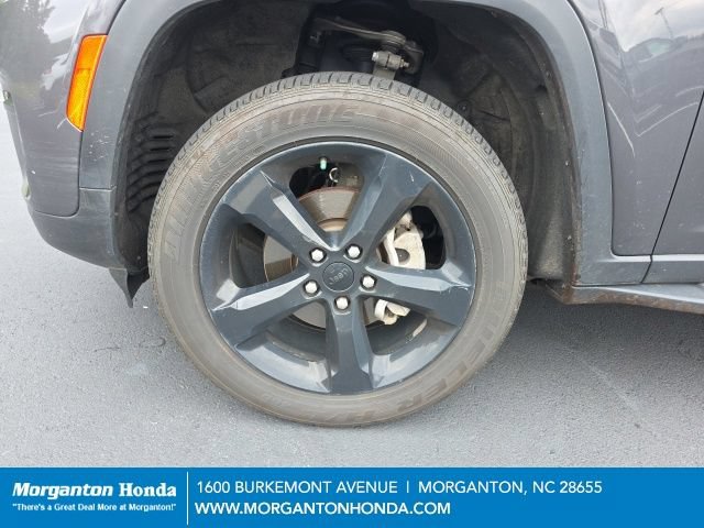 Used 2023 Jeep Grand Cherokee Altitude AWD/4WD image 5