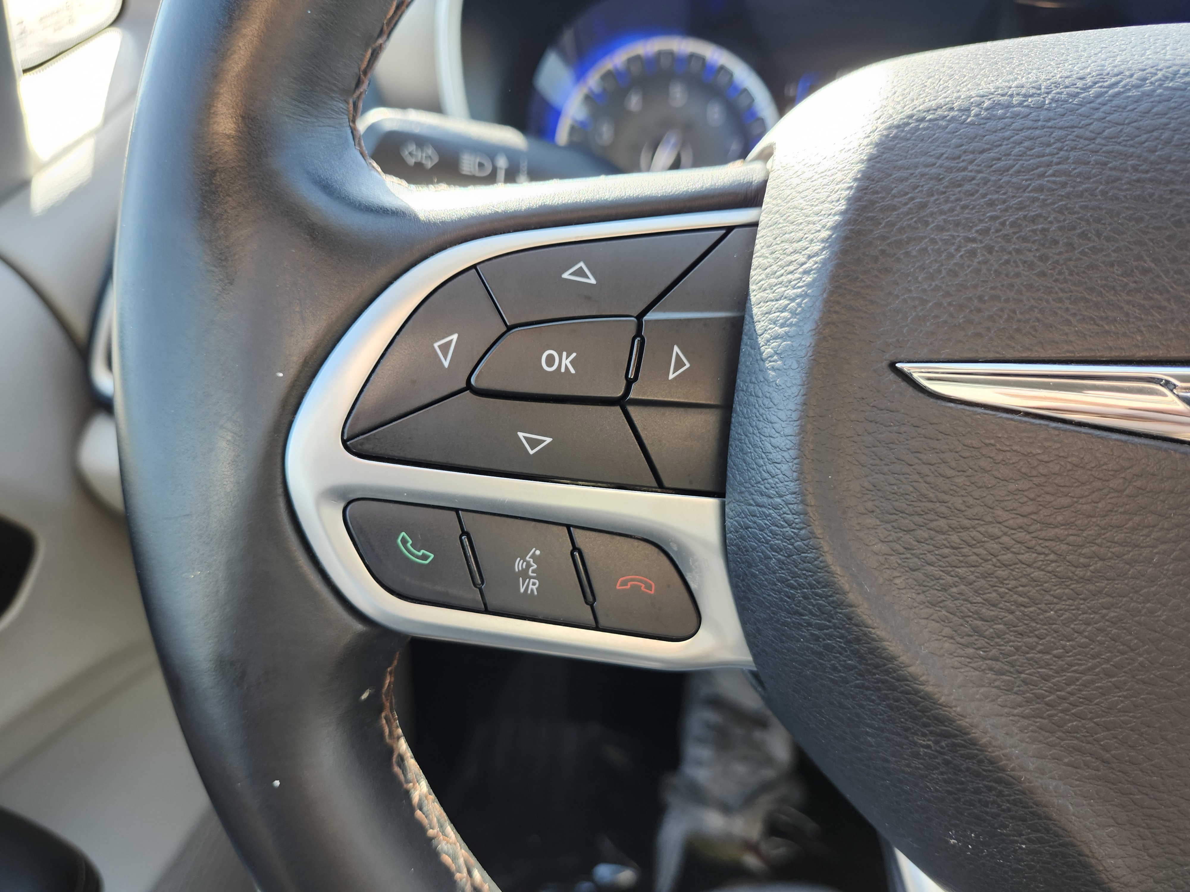 Used 2017 Chrysler Pacifica Touring-L image 31