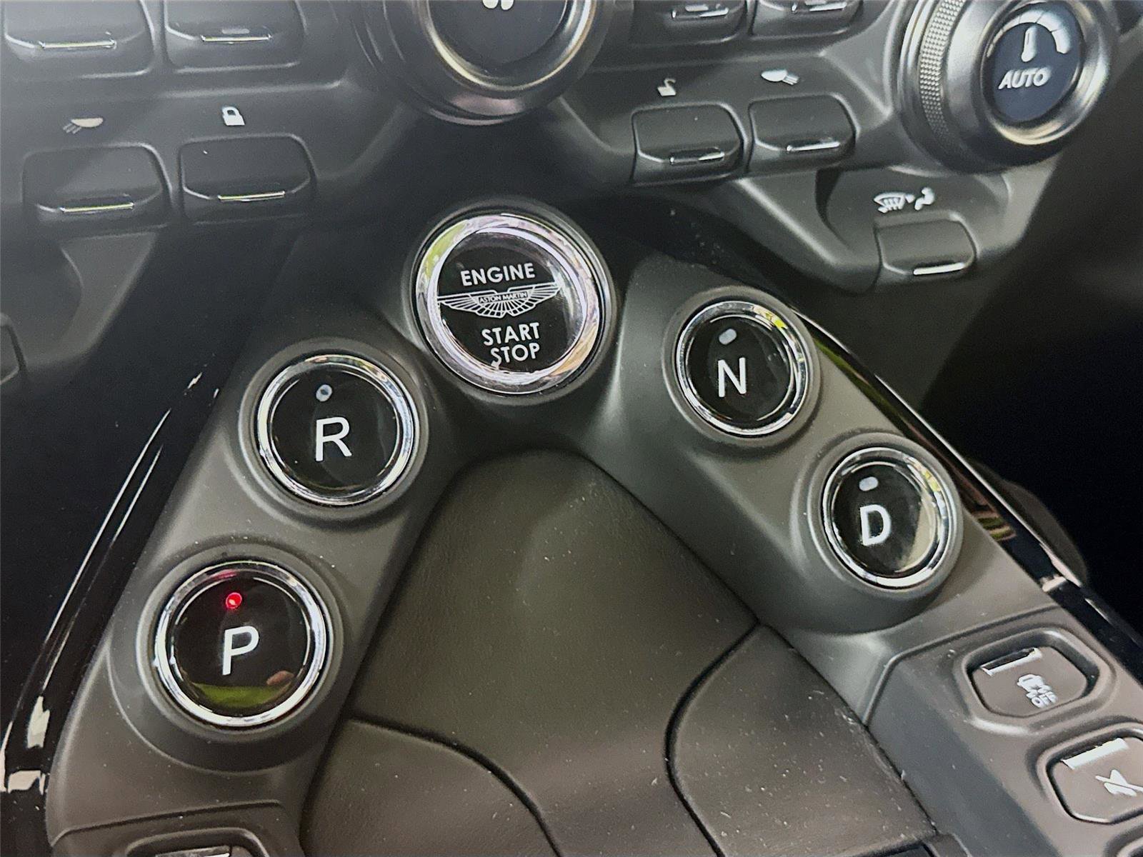 Used 2020 Aston Martin V8 Vantage Coupe RWD image 12