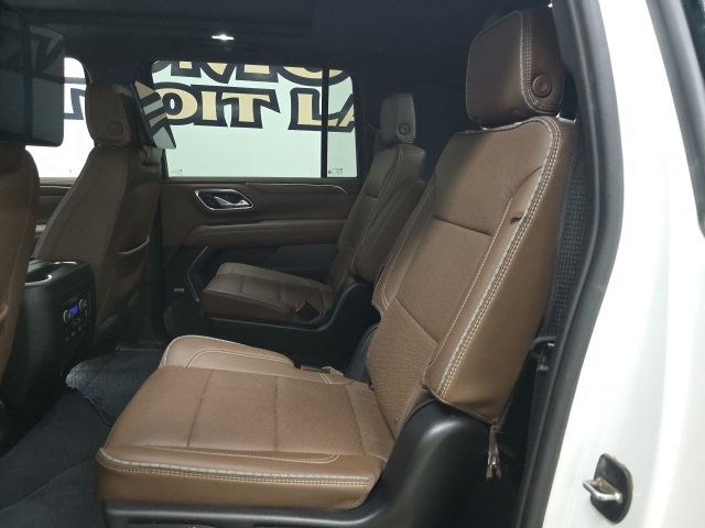 Used 2024 Chevrolet Suburban High Country image 10