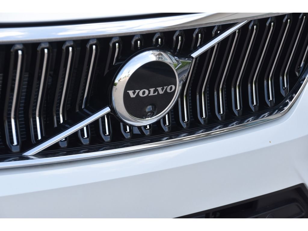 Certified 2025 Volvo XC40 B5 Ultra w/ Protection Package Premier image 9