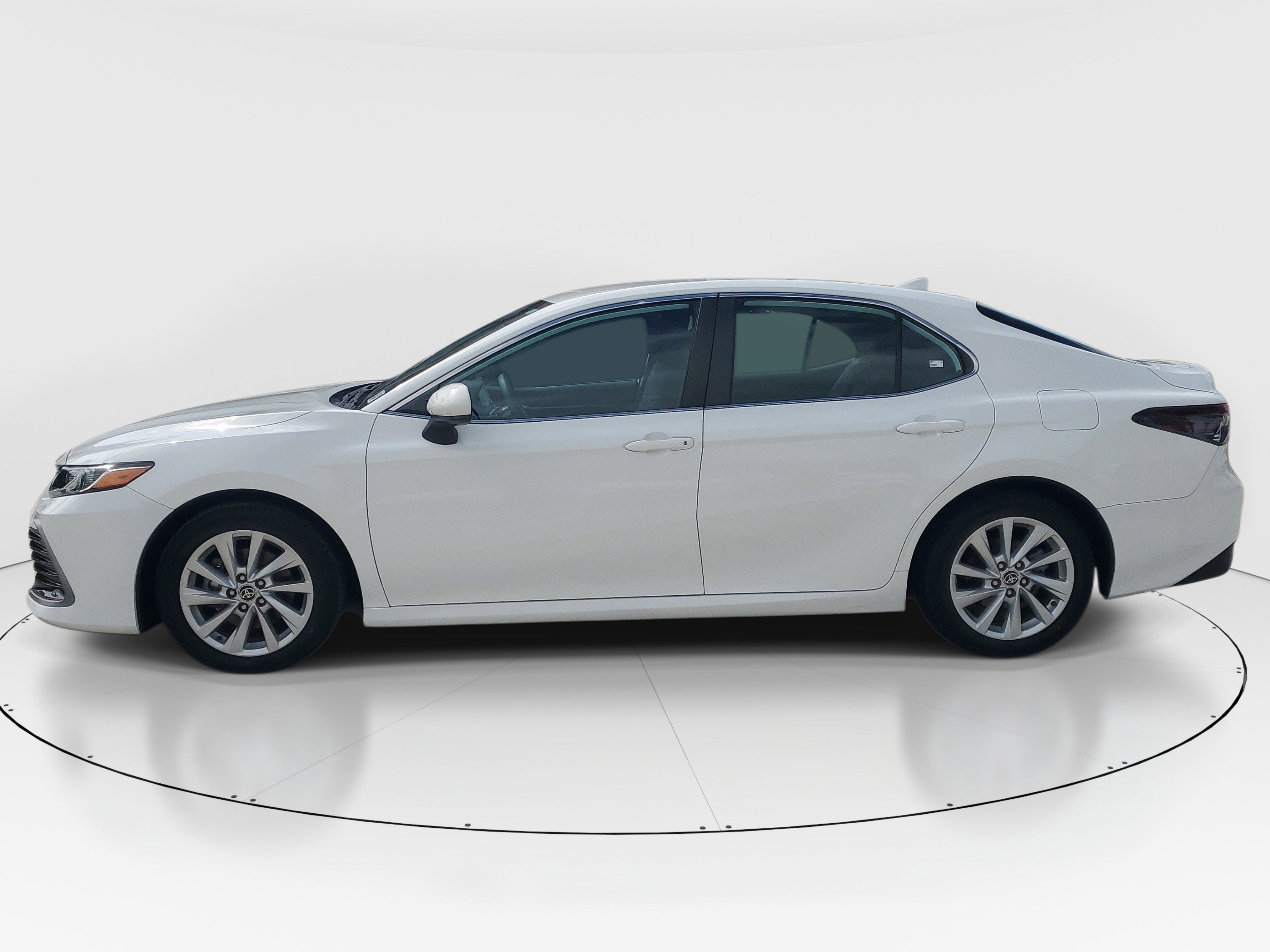 Used 2023 Toyota Camry LE FWD image 6