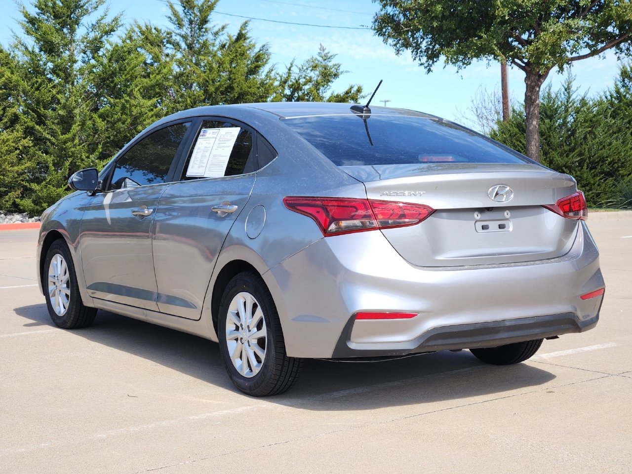 Used 2022 Hyundai Accent SEL FWD image 3