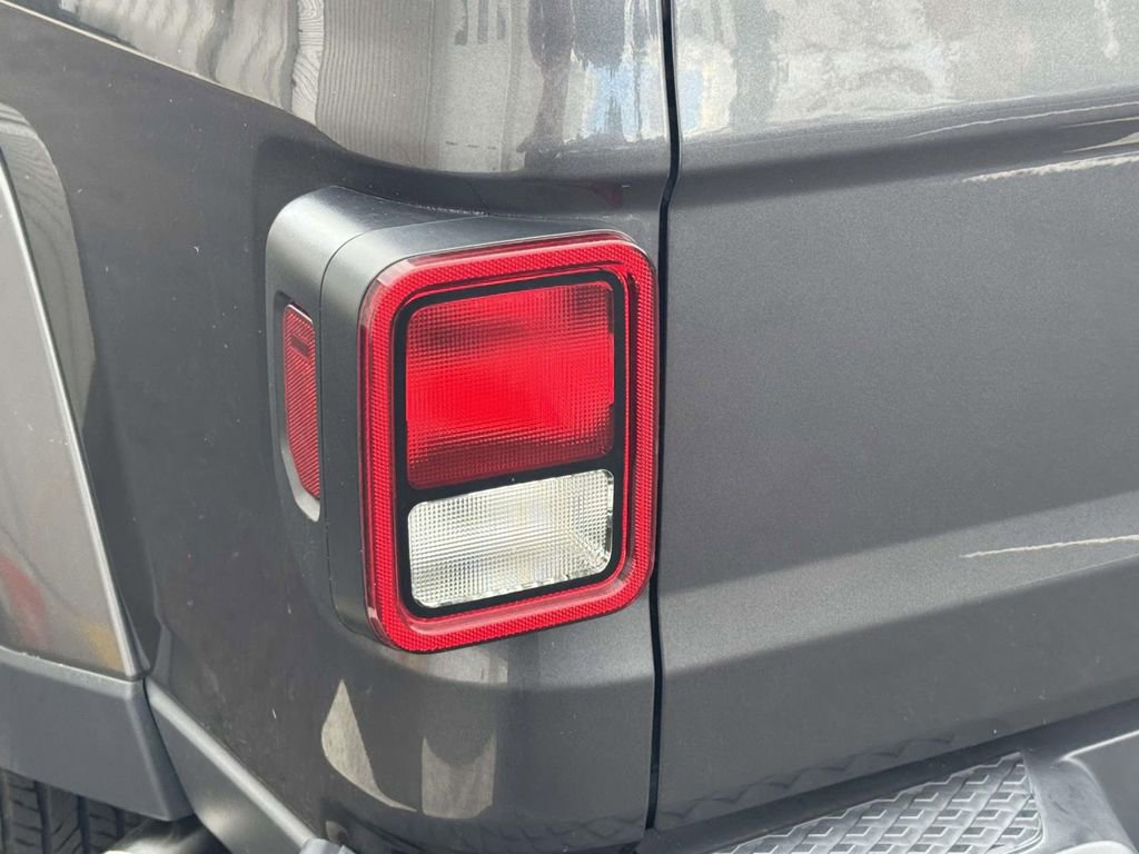 Used 2021 Jeep Gladiator Sport image 8