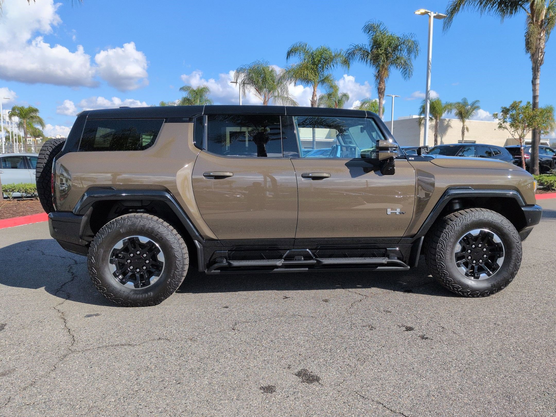 Used 2024 GMC Hummer EV 2X w/ Extreme Off-Road Package image 11