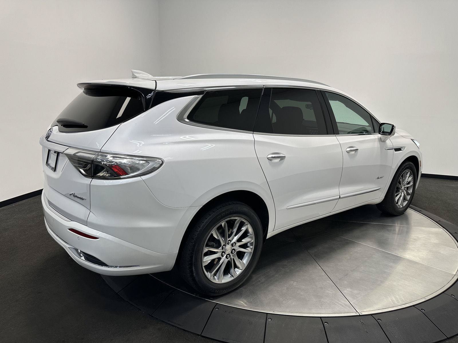 Used 2022 Buick Enclave Avenir w/ Avenir Technology Package AWD/4WD image 7
