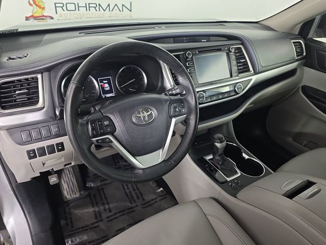 Used 2015 Toyota Highlander XLE FWD image 19