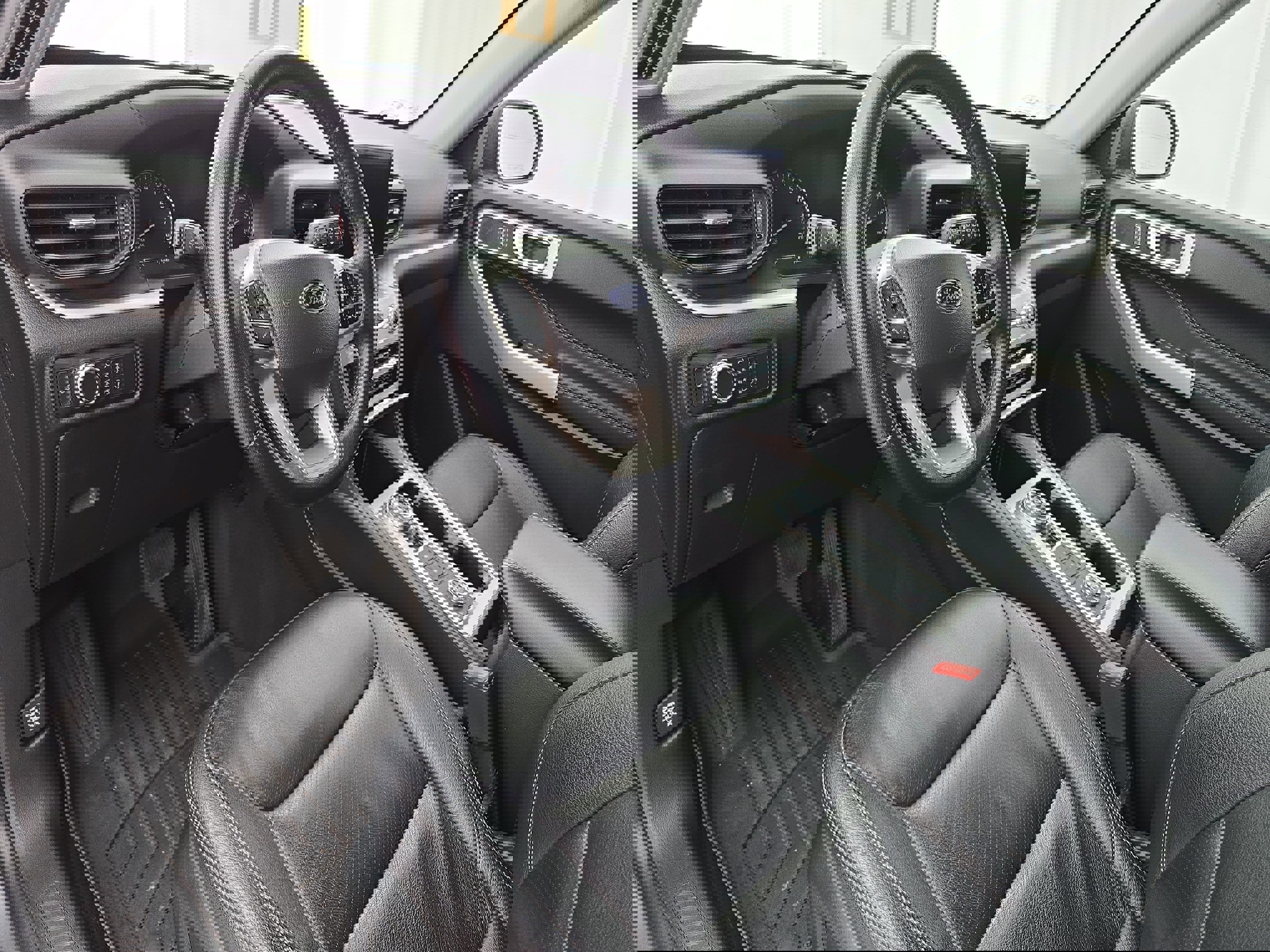 Used 2022 Ford Explorer XLT w/ Class IV Trailer Tow Package image 17