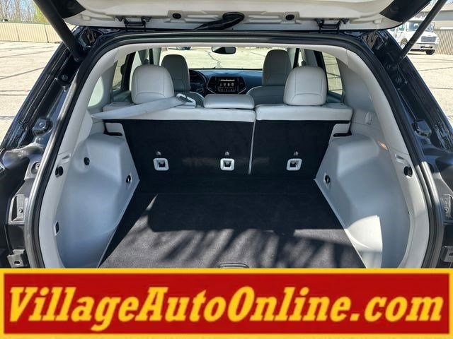 Used 2019 Jeep Cherokee Limited w/ Trailer Tow Group AWD/4WD image 38