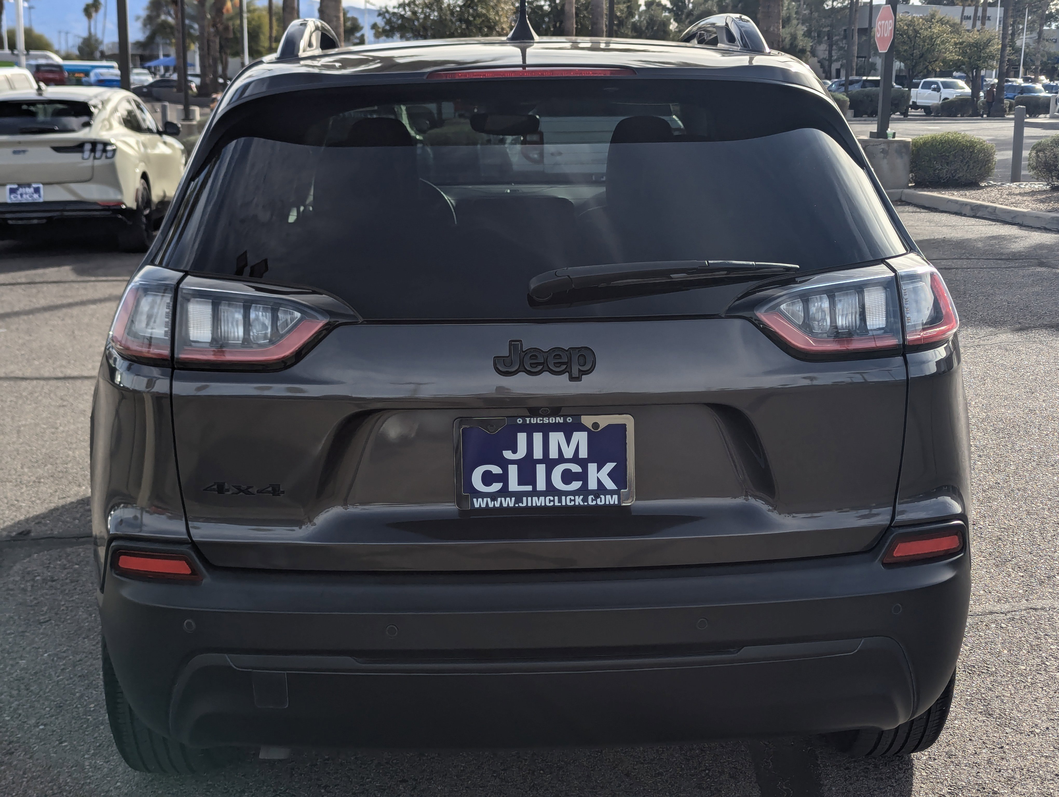 Used 2023 Jeep Cherokee Altitude Lux image 3