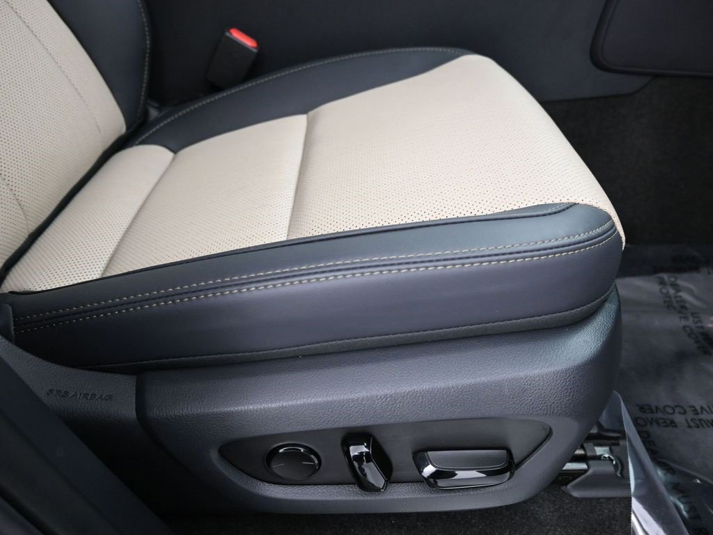 Used 2025 Lexus GX 550 image 30