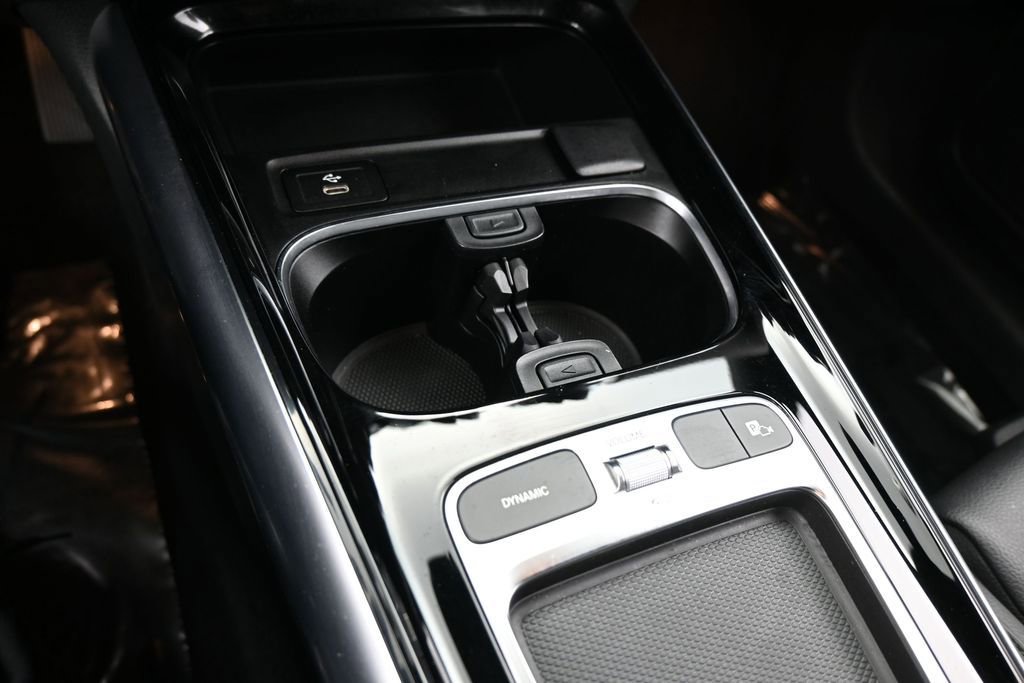 Used 2025 Mercedes-Benz GLA 250 image 23