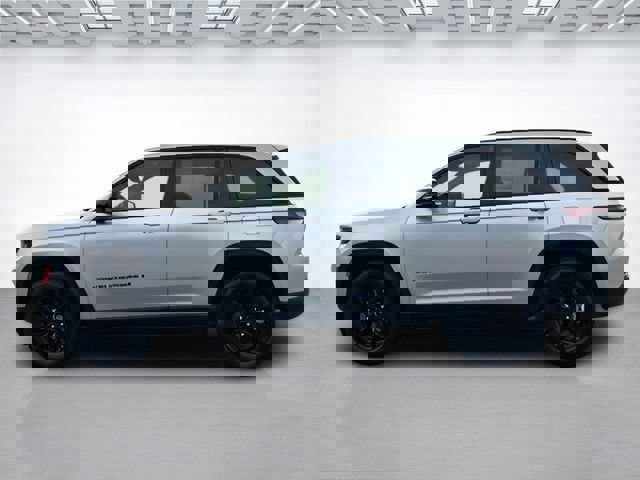 Used 2024 Jeep Grand Cherokee Altitude image 6