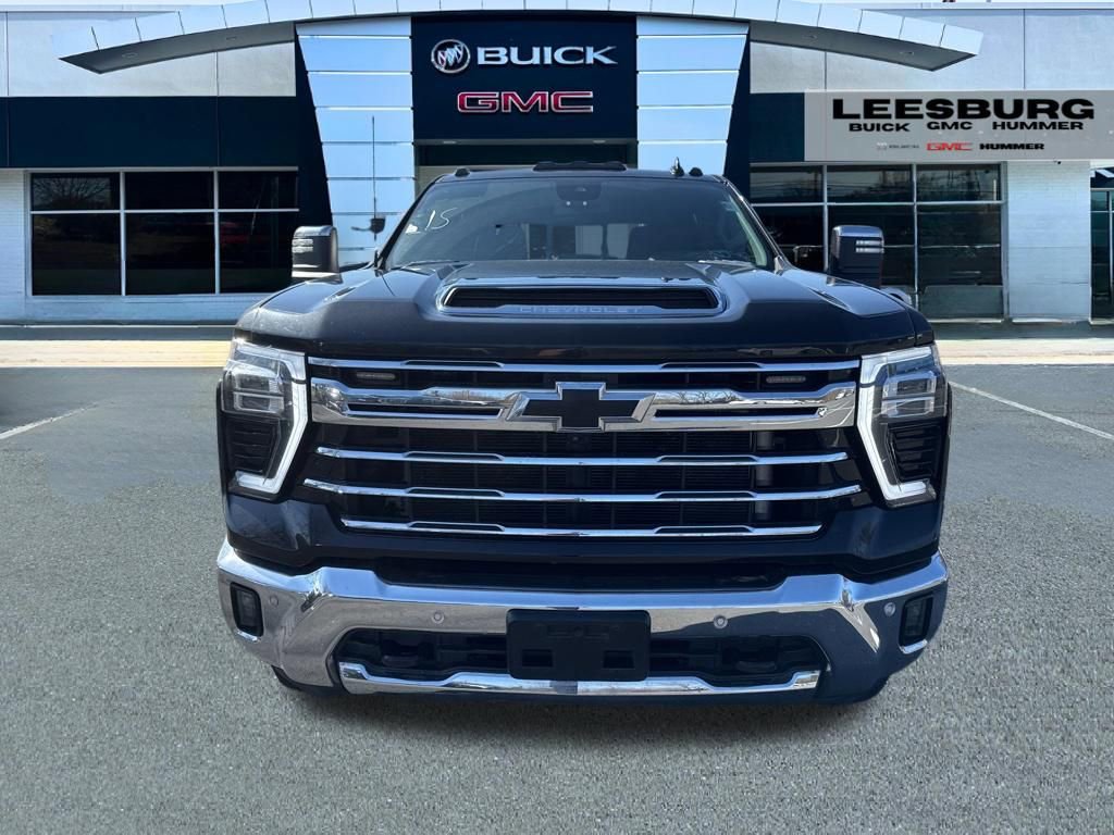 Used 2024 Chevrolet Silverado 3500 LTZ image 2