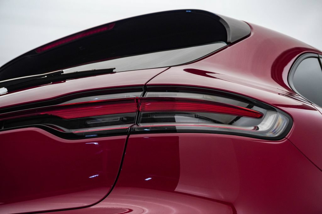 Certified 2026 Porsche Macan AWD/4WD image 12