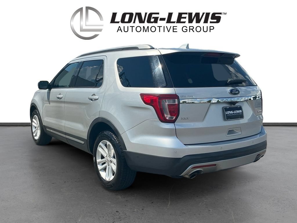 Used 2016 Ford Explorer XLT w/ Equipment Group 202A FWD image 4
